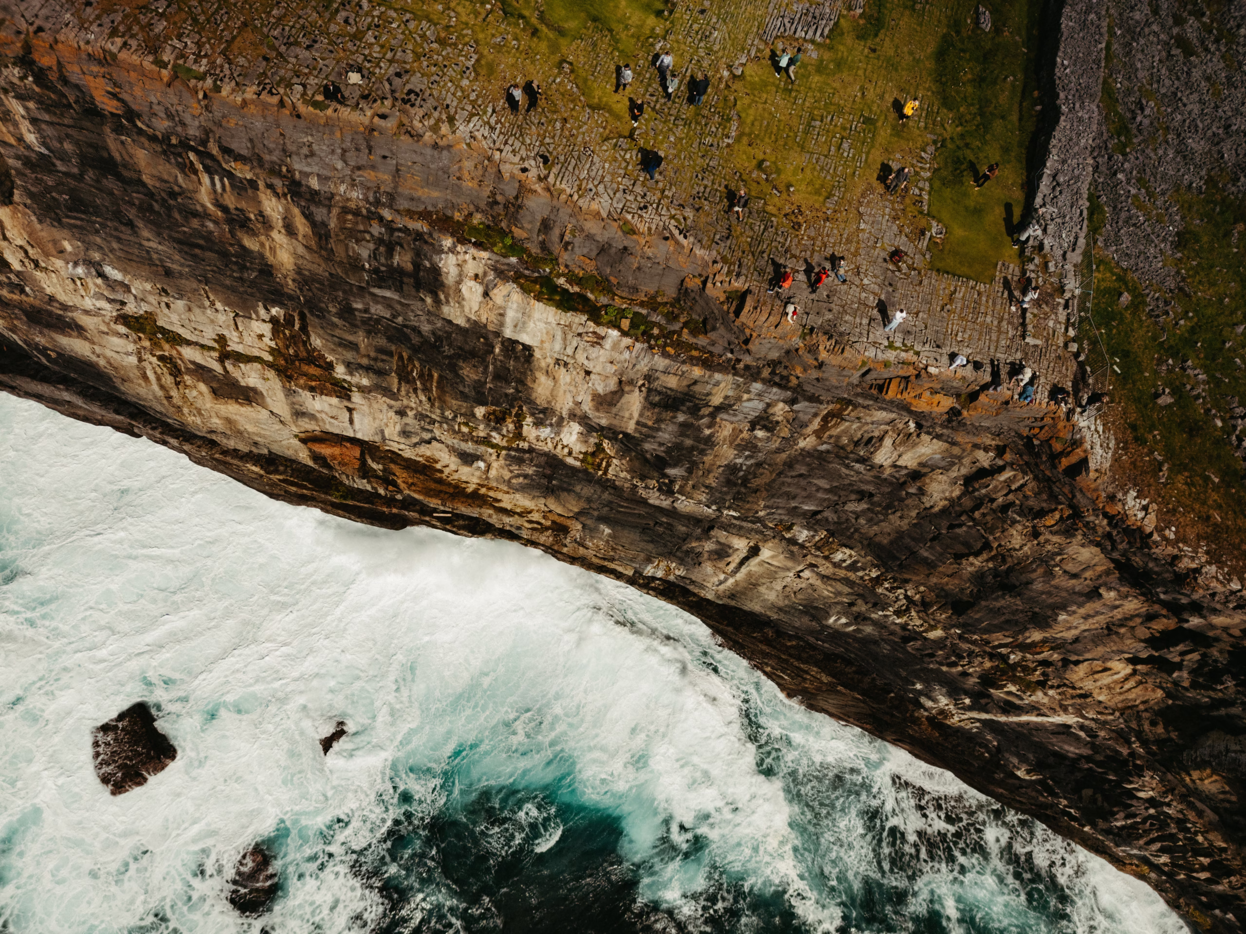 Vue aérienne des falaises du comté de Clare en Irlande