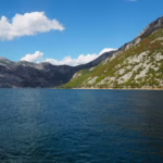 Baie de Kotor et montagnes au Monténégro